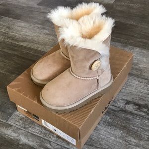 (LITTLE KIDS) Ugg Australia Bailey Boots - SAND
